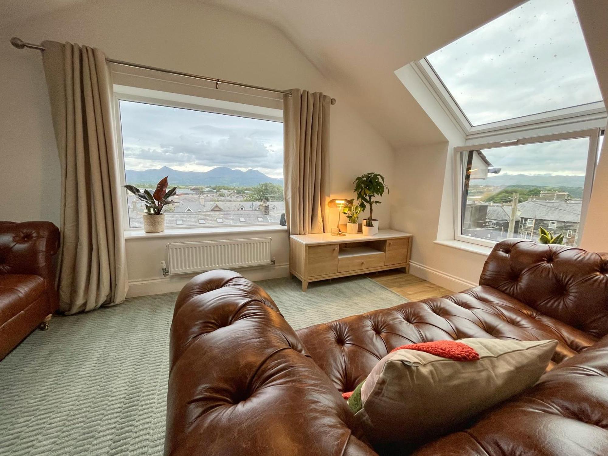Porthmadog, Sleeps 11, 5 Bedrooms, 5 Bathrooms, Mountain Views Bagian luar foto
