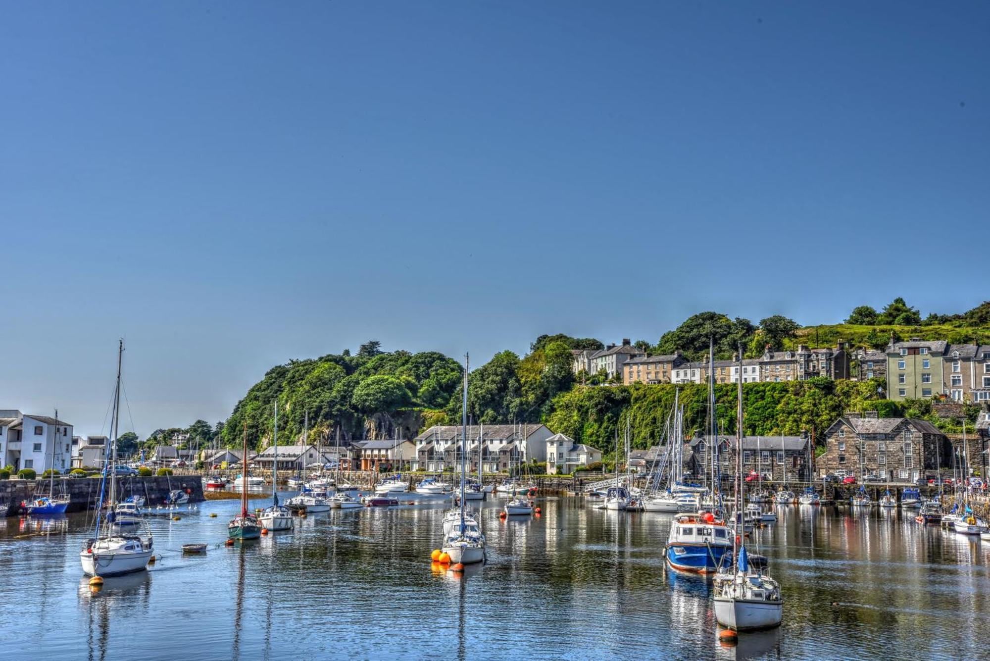 Porthmadog, Sleeps 11, 5 Bedrooms, 5 Bathrooms, Mountain Views Bagian luar foto