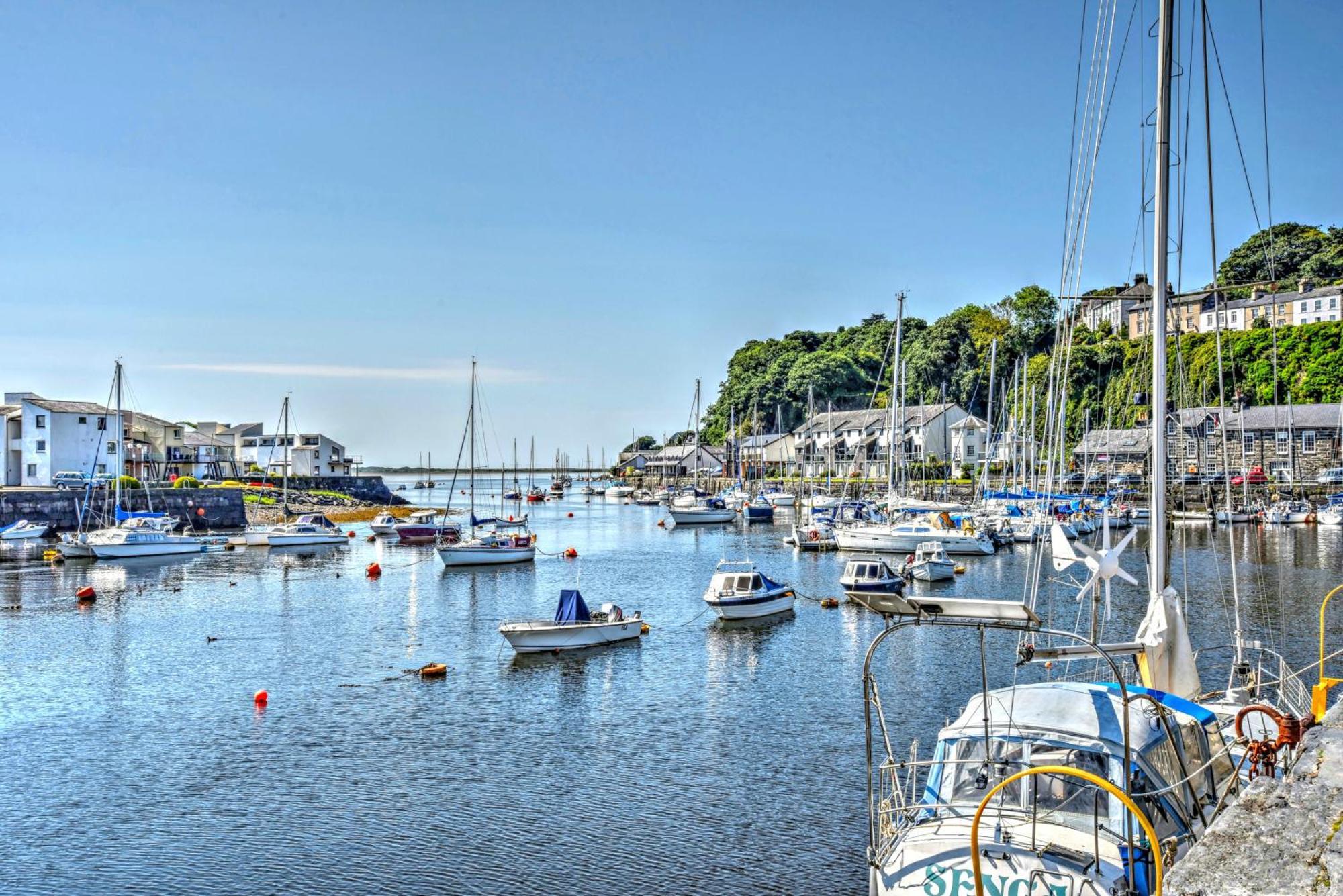 Porthmadog, Sleeps 11, 5 Bedrooms, 5 Bathrooms, Mountain Views Bagian luar foto