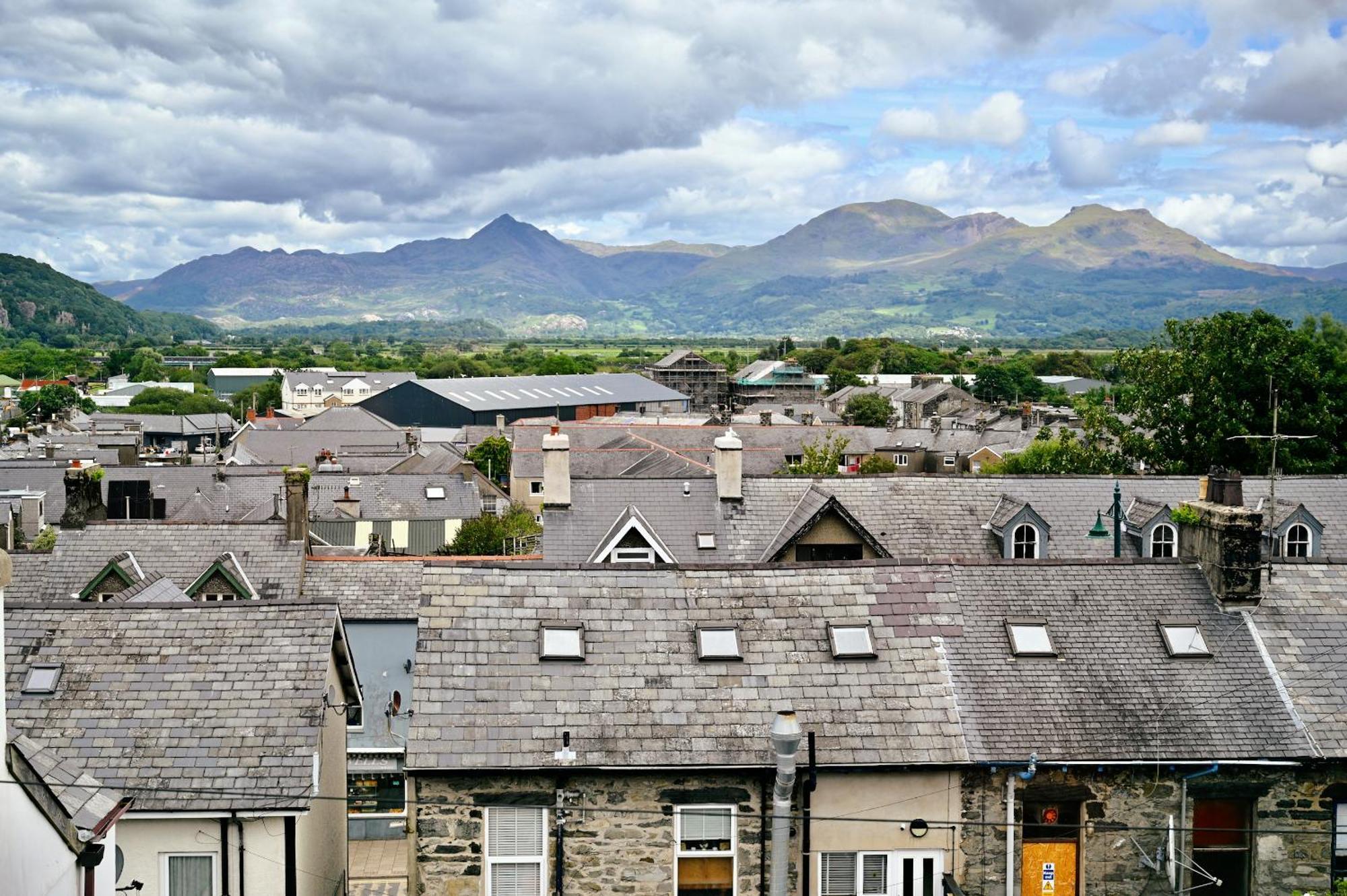 Porthmadog, Sleeps 11, 5 Bedrooms, 5 Bathrooms, Mountain Views Bagian luar foto